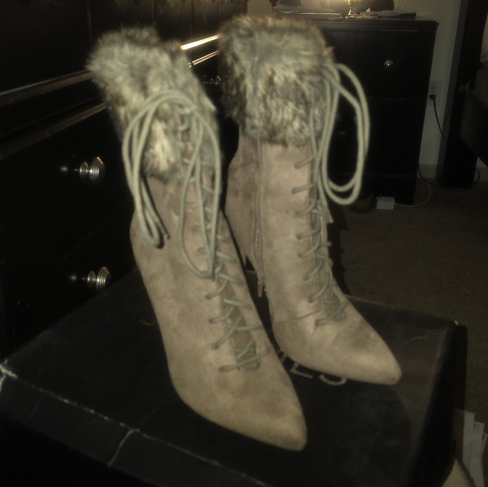 Elegant Lace-Up Heeled Boots with Faux Fur Trim